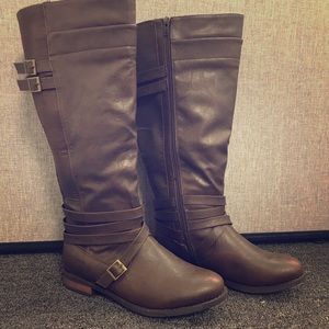 Piping knee high brown Torrid boots